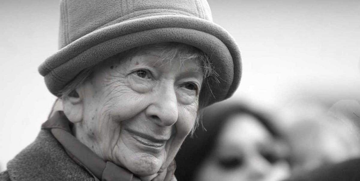 Wislawa Szymborska, Sale: 3 immagini
